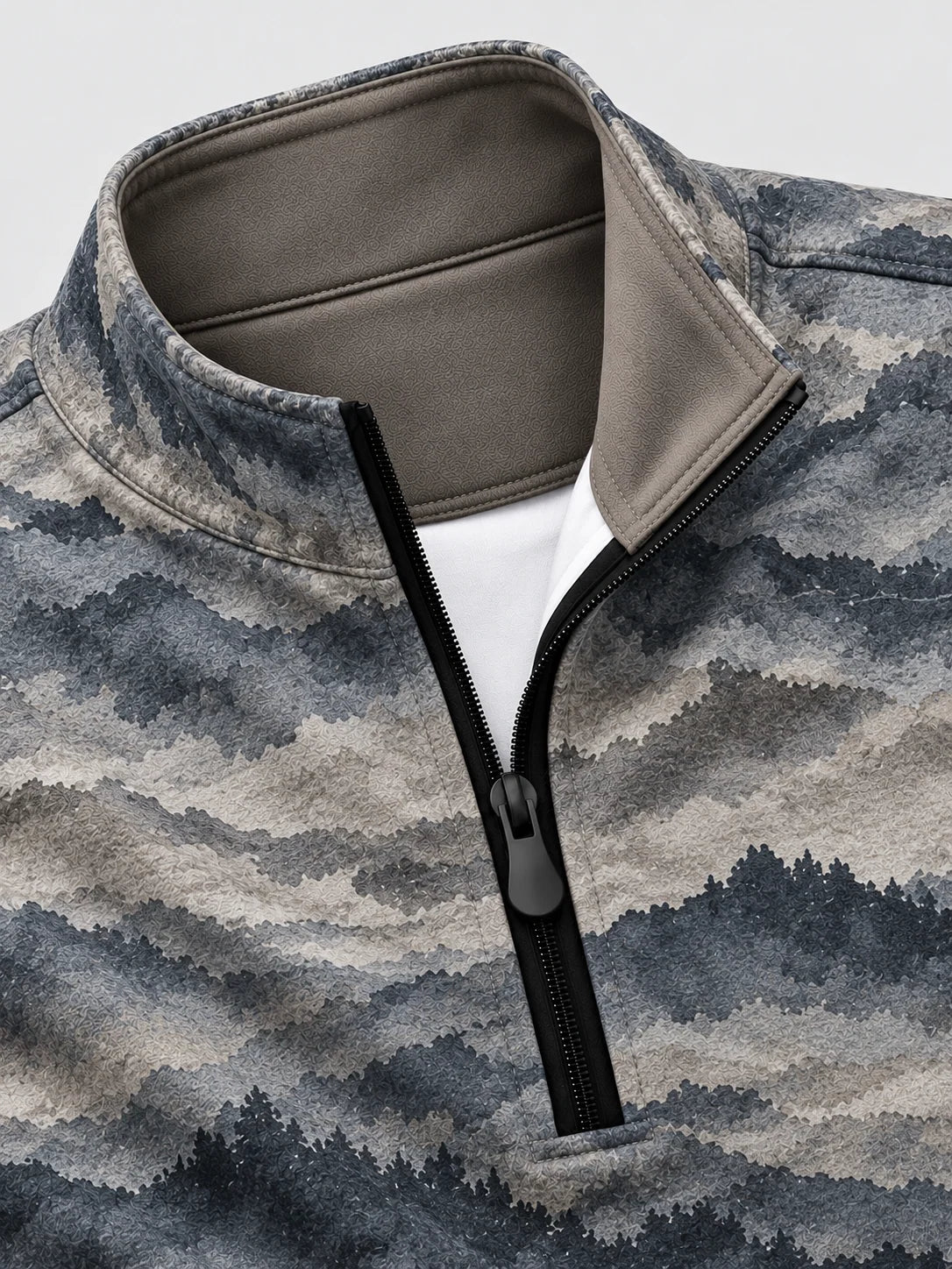 Golf-Pullover aus Funktionsmaterial in Schieferblau mit nebligem Berglandschaftsmotiv und Viertelreißverschluss