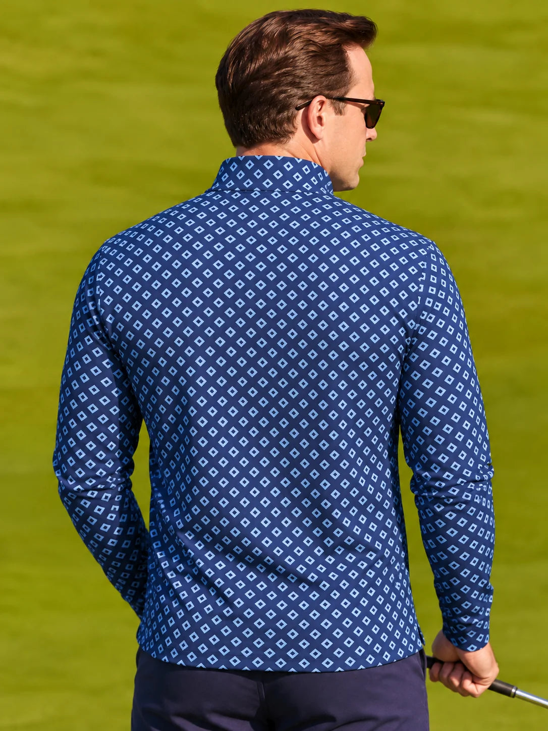 Navyblauer Performance-Pullover mit Rautenmuster und kurzem Reißverschluss