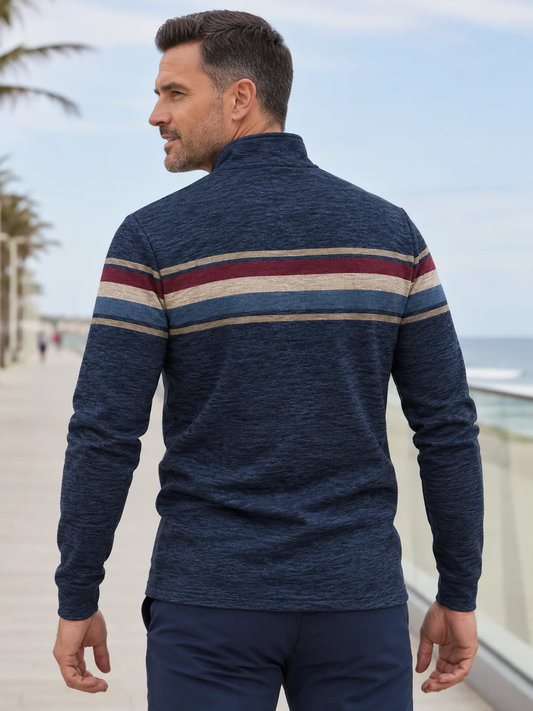 Golf-Pullover aus Funktionsmaterial in meliertem Marineblau mit retro-inspiriertem Bruststreifen und Viertelreißverschluss