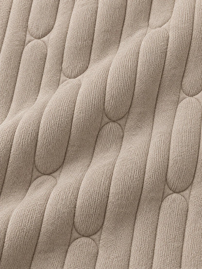 Golf-Pullover aus Funktionsmaterial in Haferbeige mit vertikalem Zopfmuster und Viertelreißverschluss