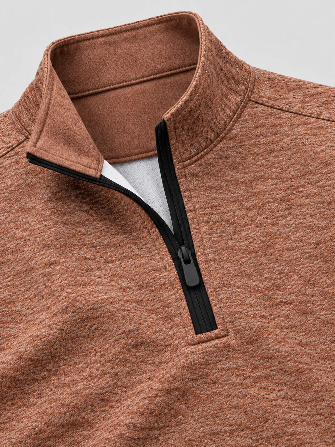 Golf-Pullover in Tonbraun-Melange mit Viertelreißverschluss aus Funktionsmaterial
