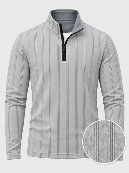 Silbergrauer Golfpullover mit feinem Nadelstreifenmuster, Funktionsmaterial und Viertelreißverschluss